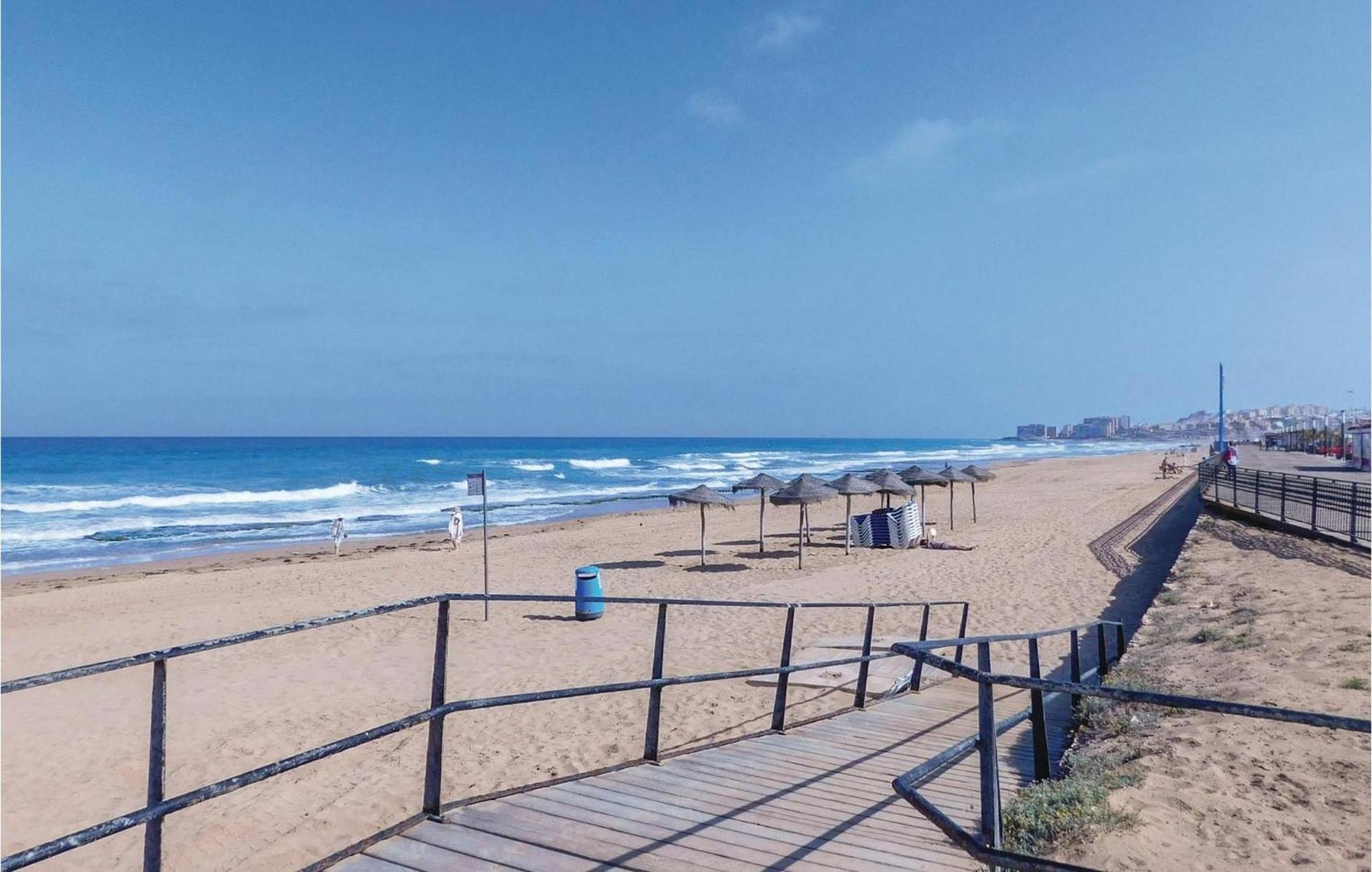 Cozy Apartment In Torrevieja-La Mata With Kitchen Extérieur photo